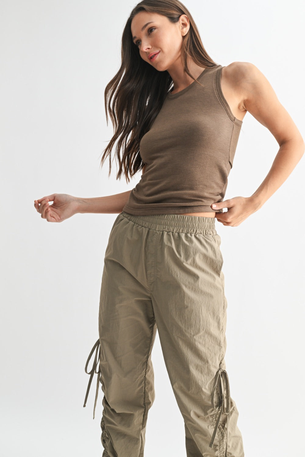 Keyhole lounge tank